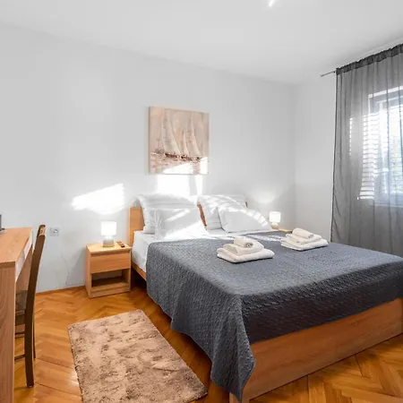 2 Bedroom In Betina (Sibenik-Knin)