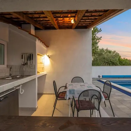 Vikendica 2 Bedroom In Betina (Sibenik-Knin)