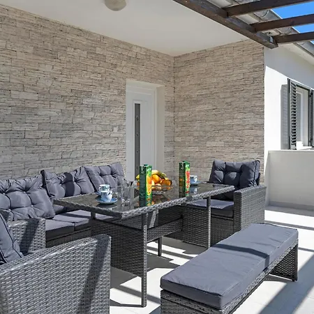 2 Bedroom Awesome In Holiday home Betina (Sibenik-Knin)