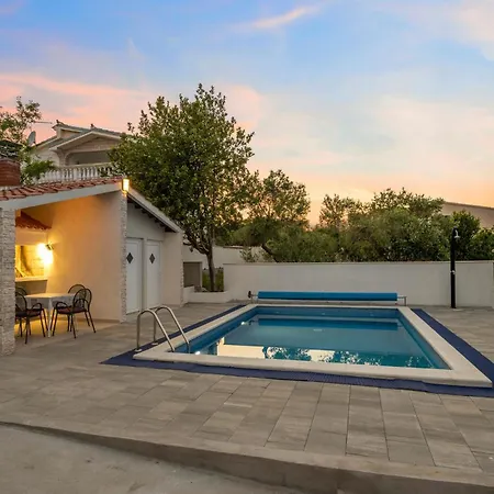 Vikendica 2 Bedroom In Betina (Sibenik-Knin)