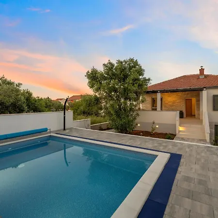 2 Bedroom Awesome In * Betina (Sibenik-Knin)