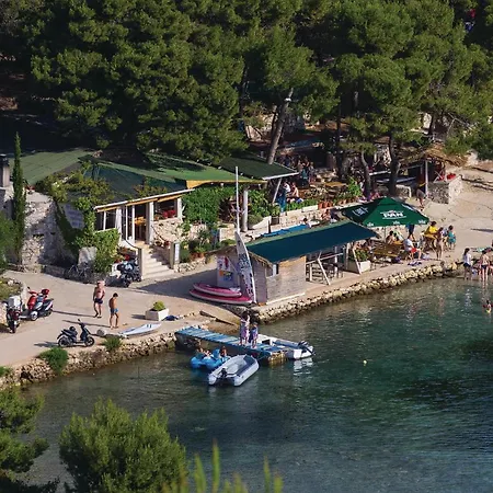 Vikendica 2 Bedroom In *