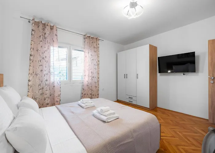 2 Bedroom In * Betina (Sibenik-Knin)