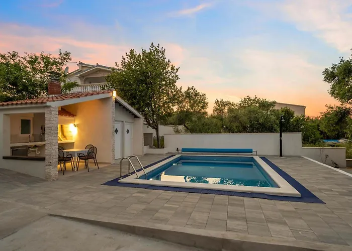 Сasa de vacaciones 2 Bedroom In Betina (Sibenik-Knin)